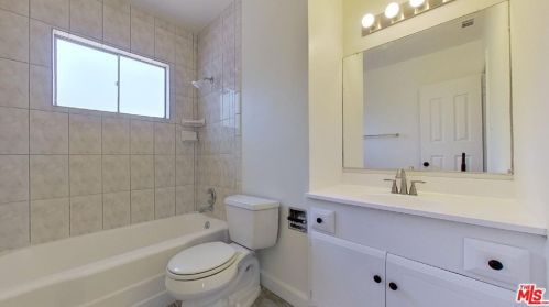 2569 Mt Vernon Ave, Riverside CA  92507-3202 exterior