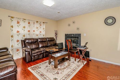 44 Prestwick Way, Edison, NJ 08820-4689