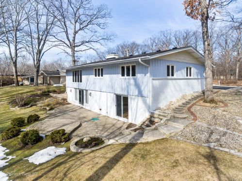 25 Londonderry Ln, Half Day, IL 60069-3902