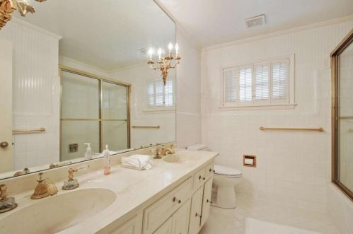 321 Frst Vly Ct, Atlanta GA  30342-2353 exterior