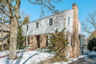 77 Church Rd, Northfield, IL 60093-3946