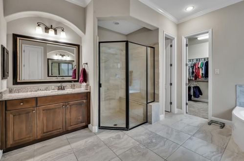 2406 Belton Shores Dr, Conroe TX  77304-4582 exterior