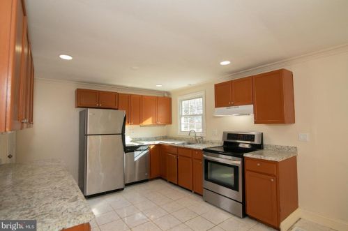 19102 Wayne Dr, Triangle VA  22172-2130 exterior