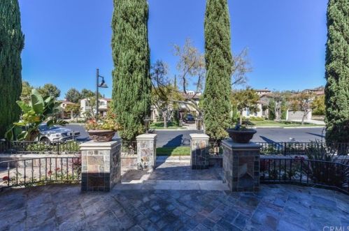 25 Blue Smt, Irvine CA  92603-0168 exterior