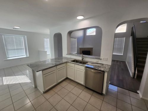 138 Hogan, Uhland TX 78640-5400 exterior