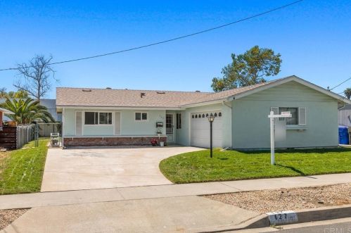 127 Frontier Dr, Oceanside, CA 92054-3807