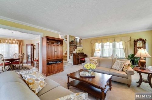 206 Melrose Pl, Ridgewood, NJ 07450-4122