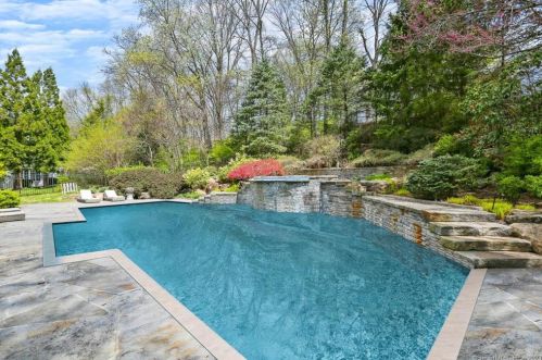 18 Hedgerow Ln, Greenwich CT  06831-3340 exterior
