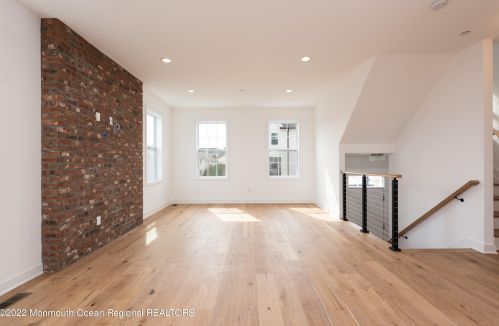 16 River St, Tinton Falls NJ  07701-1302 exterior