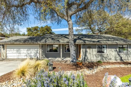 315 Pacific Ave, Lake Nacimiento, CA 93446-2474