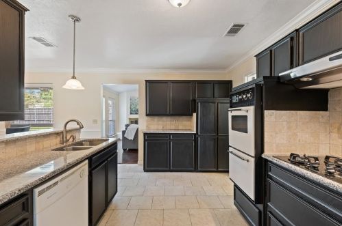 1801 Kensington Dr, Carrollton TX 75007-2463 exterior