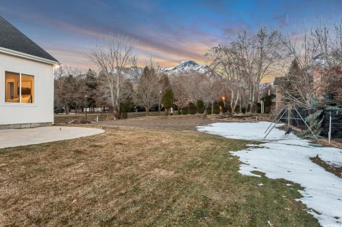 2712 Mt Jordan Rd, Sandy UT 84092-3380 exterior