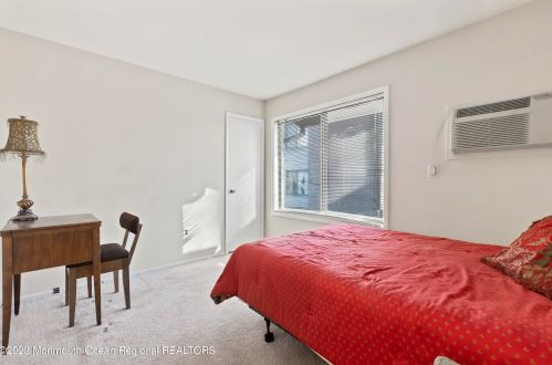 39 Lexington Ct, Tinton Falls NJ 07701-5472 exterior