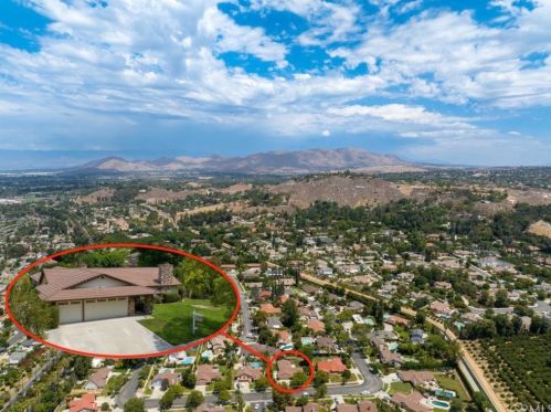 2633 Sovereign Way, Riverside CA  92506-5121 exterior