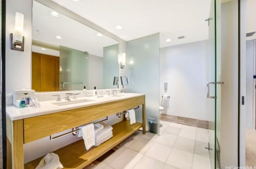 383 Kalaimoku St, Honolulu HI  96815 exterior