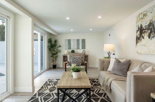 8212 Munster Dr, Huntington Beach CA  92646-5025 exterior