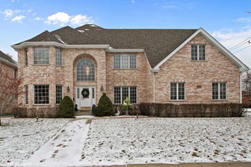 9140 Washington St, Niles, IL 60714-1511
