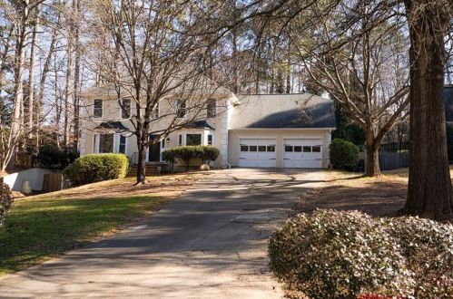 4298 Edgewater Dr, Kennesaw, GA 30144-1371