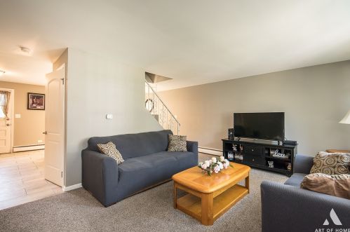 8811 Robin Dr, Des Plaines, IL 60016-5472