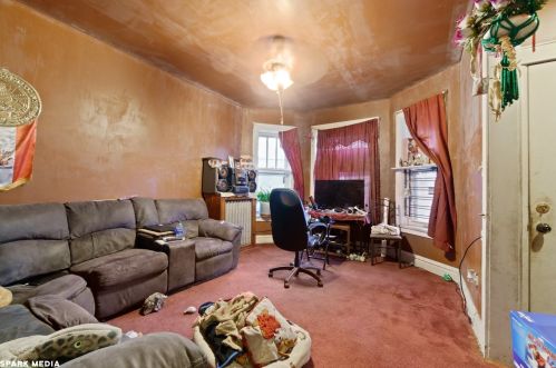 2435 Drake Ave, Chicago, IL 60647-2413