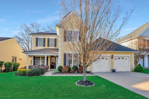 19 Carleton Dr, East Freehold NJ  07728-9273 exterior