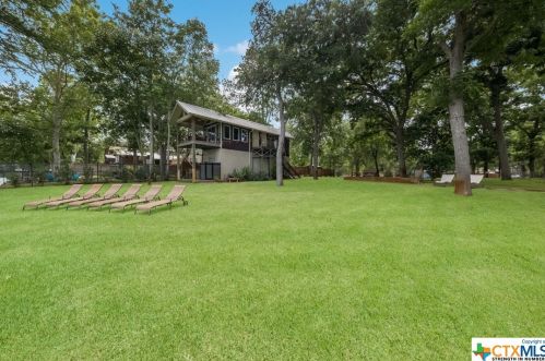 332 Mdw Lk Dr, Seguin TX 78155-9206 exterior