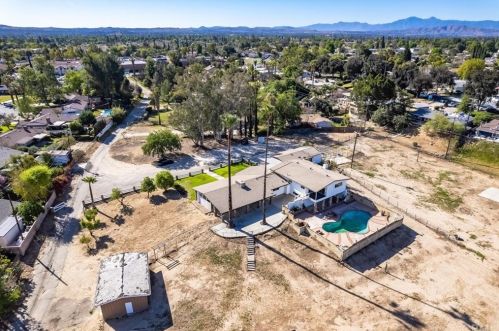 5953 Grand Ave, Riverside CA  92504-1369 exterior