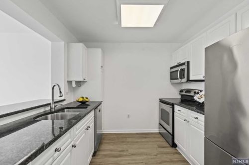 2308 City Pl, Edgewater NJ  07020-3137 exterior
