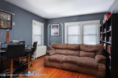 11 Rdg Ave, Tinton Falls NJ 07712-6746 exterior