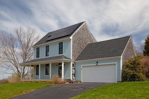 18 John Kesson Ln, Middletown, RI 02842-4663