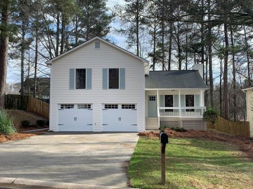 661 Simmons Mine Cir, Buford, GA 30518-6238