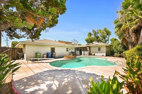 1432 Marshall St, Turlock CA 95380-4133 exterior