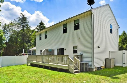 12 Lindenwoods Rd, Norwalk CT  06851-1507 exterior
