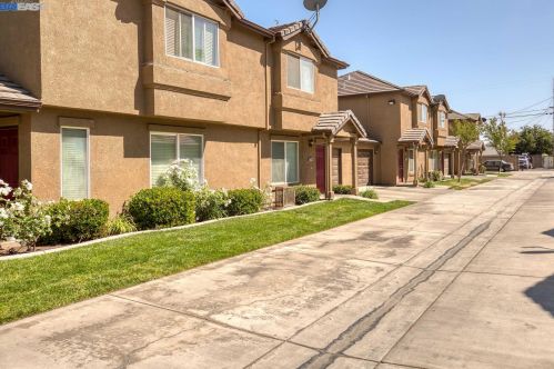 556 Vermont Ave, Turlock, CA 95380-5357