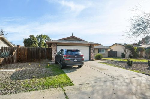 2708 Keller St, Modesto, CA 95355-2115