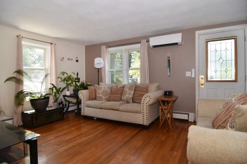 134 Monroe St, Warwick, RI 02888-3635