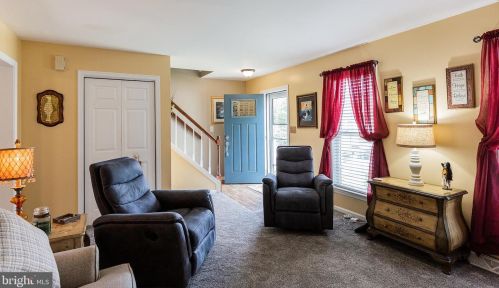 1740 Southport Dr, Lancaster PA  17603-9351 exterior