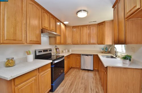 1061 Oak Grove Rd, Concord CA  94518-3129 exterior