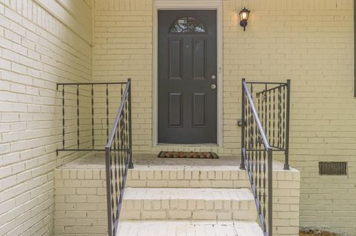518 Oroarke Dr, Stone Mountain, GA 30088-1415