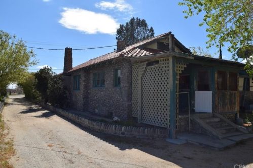 33407 Longview Rd, Pearblossom, CA 93553-3104