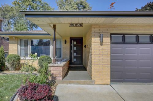 6906 Jarvis Ave, Niles IL  60714-4324 exterior