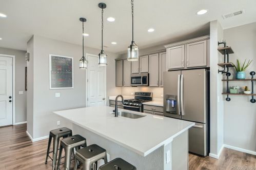 4677 Nepal Way, Aurora CO 80015-6402 exterior