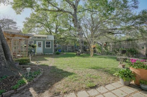 2021 Willowwisp, Taylor Lake Village TX  77586-3312 exterior