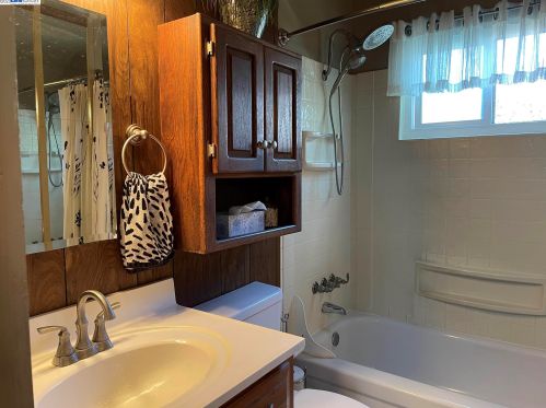 16526 Ehle St, San Leandro, CA 94578-1504