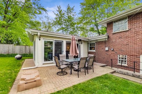 1250 Oxford Rd, Bannockburn IL  60015-2357 exterior