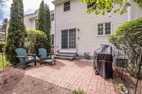13 Mulberry Ln, Amherst, NH 03031-2621