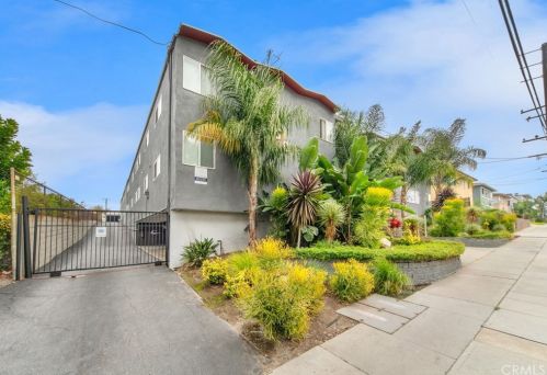 946 Beach Ave, Inglewood, CA 90302-1951