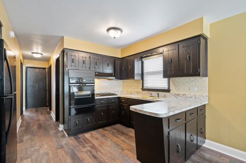 8832 Cherry Ave, River Grove, IL 60171-1313