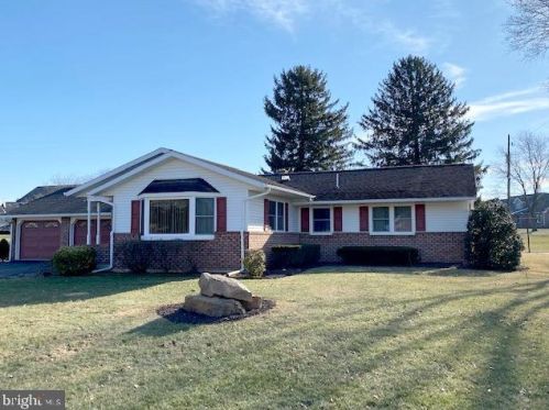 6 Tulpehocken Dr, New Schaefferstown, PA 19506-8206