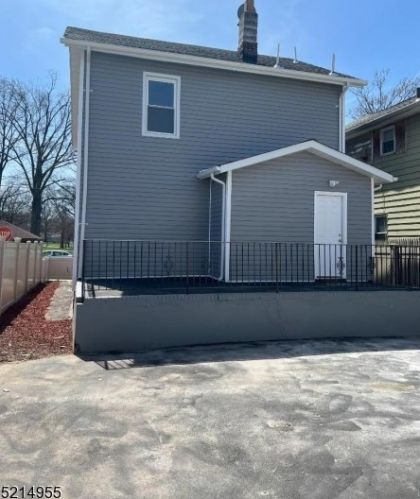 69 May St, Irvington, NJ 07111-3440